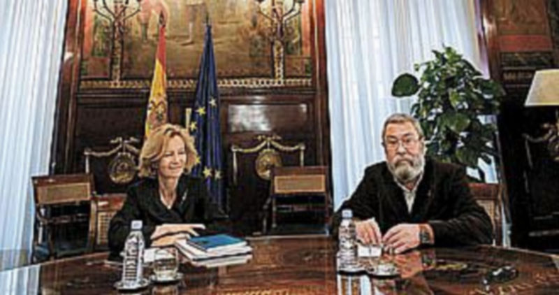 La vicepresidenta Elena Salgado y el secretario de UGT