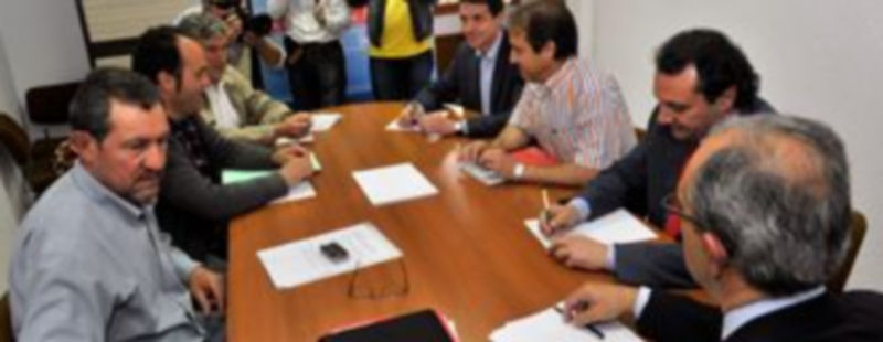 Representantes de PSOE e IU