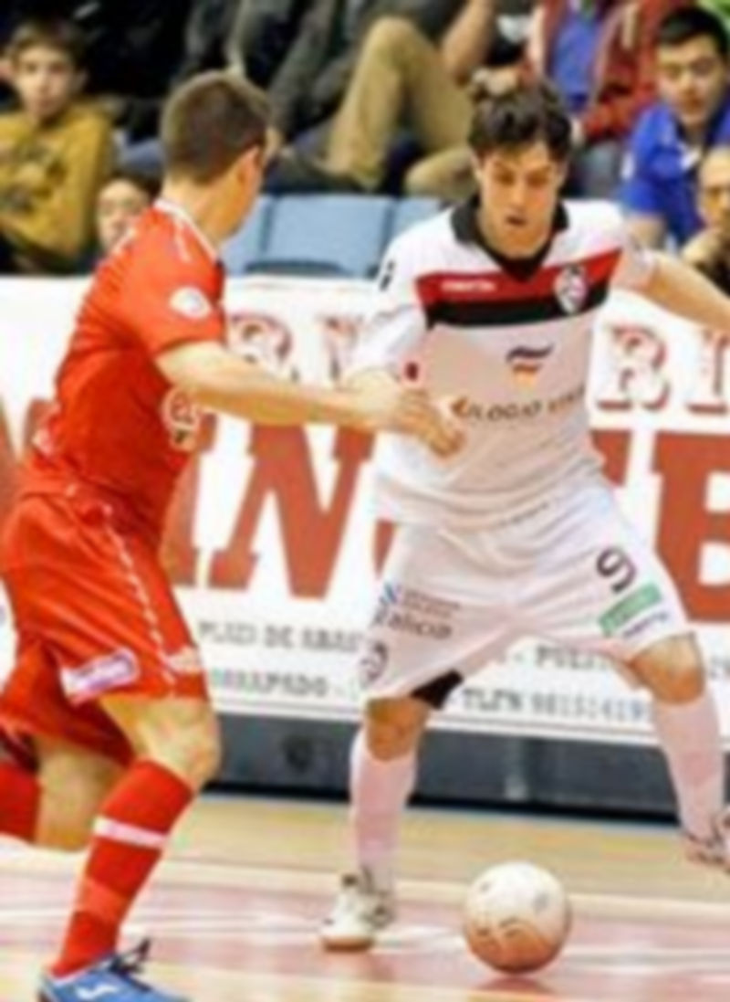 Imagen de un encuentro de esta temporada entre el Santiago y ElPozo. / E.A.