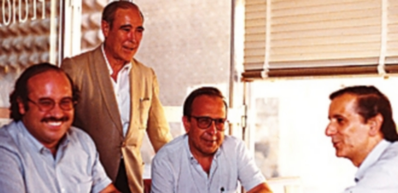 El poeta Luis Javier Moreno 1 En el café Castilla junto a Silviano