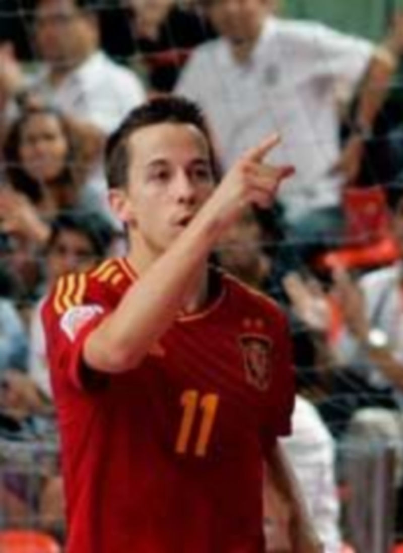 Lin celebró de esta forma su cuarto gol que rubricaba la victoria. / Kenji Zama