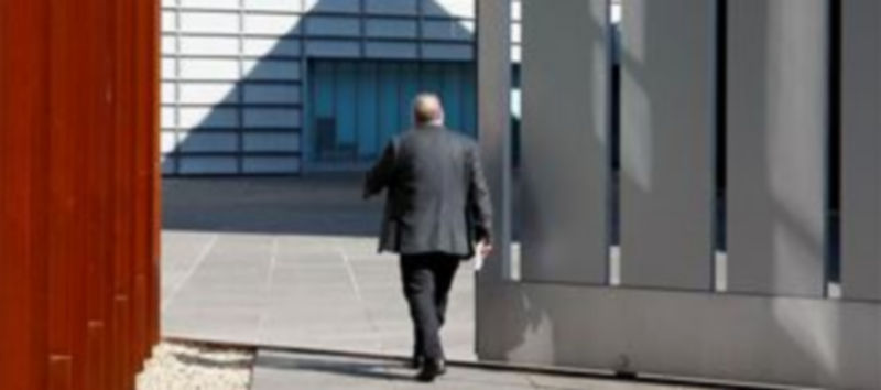 Los portavoces de los grupos de las Juntas Generales de Guipúzcoa no han alcanzado hoy un acuerdo para aprobar una declaración institucional de condena del asesinato de un policía francés./ EFE