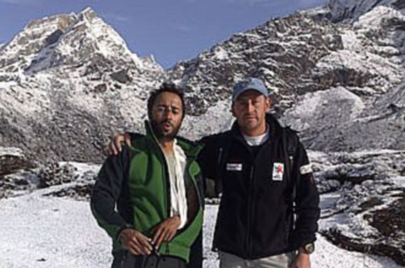 Imagen de uno de los pueblos cercanos a la cordillera del Himalaya por donde pasaron los montañeros segovianos. /LUIS MIGUEL DE PRADA