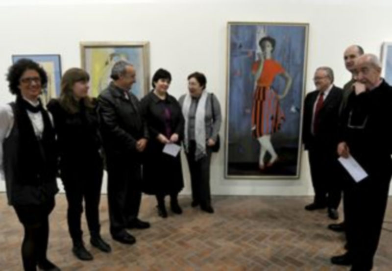 Autoridades y familiares de la artista asistieron a la inauguración de la exposición. / JUAN MARTÍN