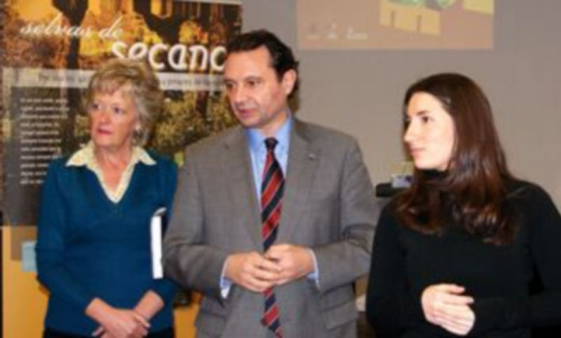 El alcalde de Segovia y la concejala de Medio Ambiente (izq.) han inaugurado la exposición./ EL ADELANTADO