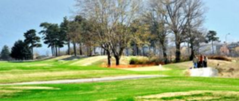 Imagen de una parte de instalaciones del campo de golf La Faisanera. / Kamarero