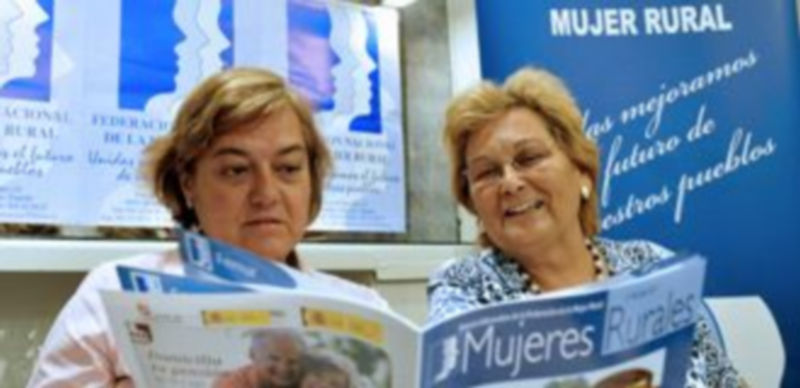 Juana Borrego y Elena García explicaron las próximas iniciativas de Femur. / Juan Martín