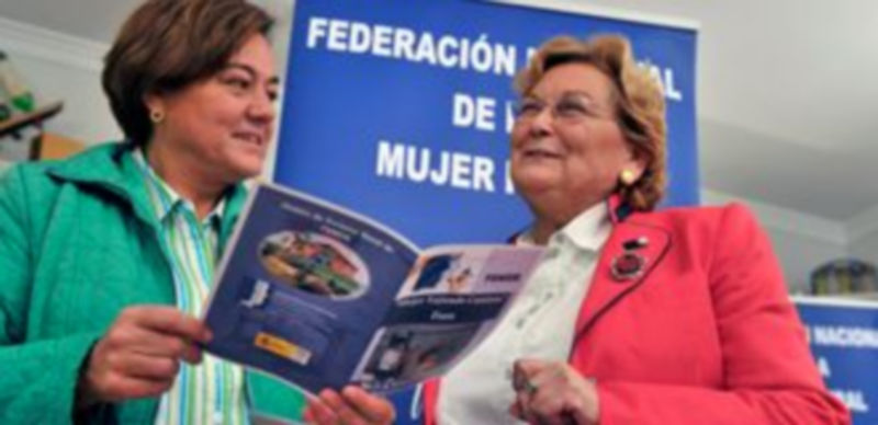 Elena García Gil (izq.) y Juana Borrego (dcha.) han presentado el programa del foro./ KAMARERO