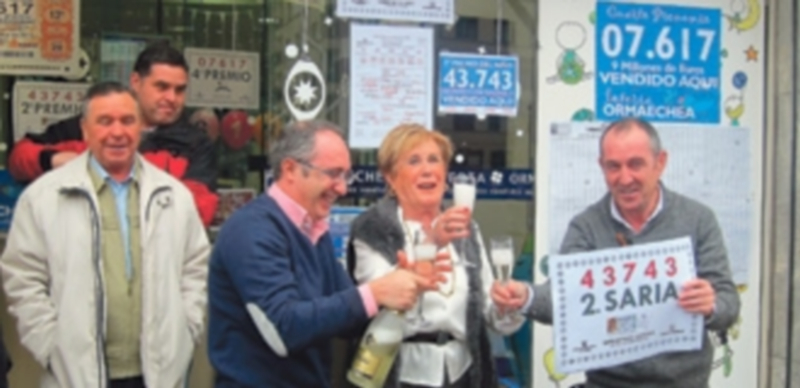 Vendedores del segundo premio en otra ciudad española