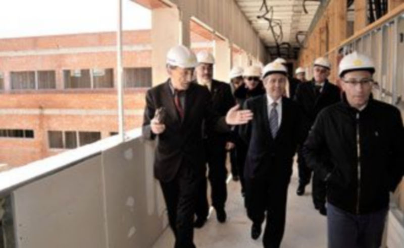 Marino Arranz visitando las obras/KAMARERO