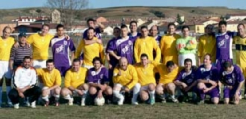 Foto de familia de los participantes en una edición anterior de ‘Goles por la Integración’. / El Adelantado