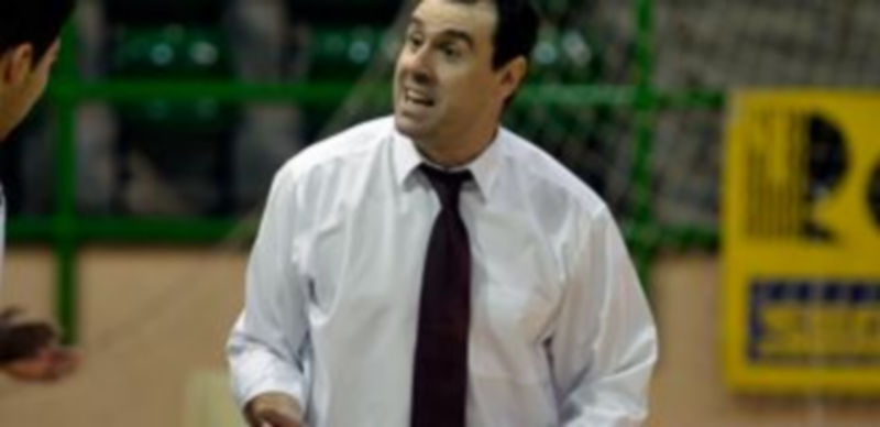 Carlos Sánchez durante un encuentro del Segovia Futsal en el Pedro Delgado. / Kamarero
