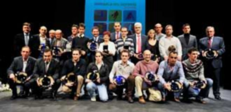 Foto de familia con los premiados en la anterior edición de la Gala del Deporte de la Asociación Segoviana de la Prensa Deportiva. / Kamarero