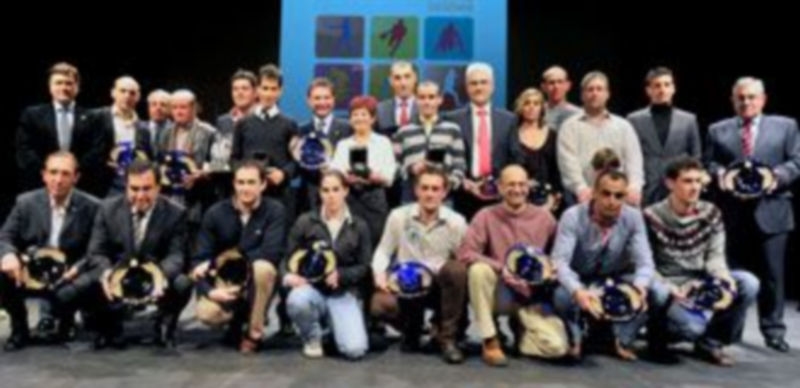 Foto de familia de los premiados en la pasada Gala del Deporte Segoviano. / Kamarero