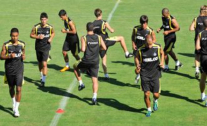 La plantilla del Getafe ejercitándose en La Albuera el verano pasado./ Kamarero