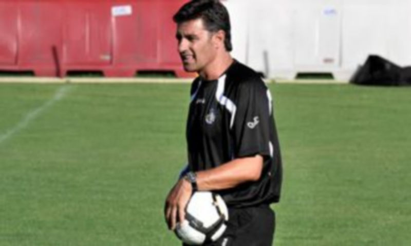 Míchel entrena por primera vez en el campo municipal de La Albuera a la plantilla del Getafe. / Kamarero