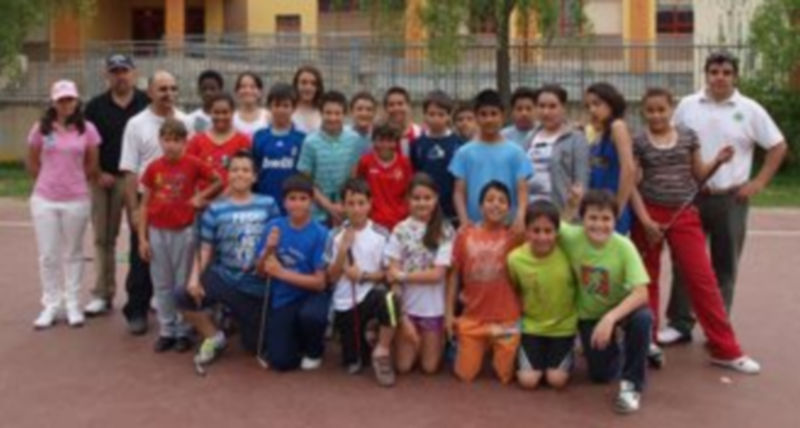 Foto de familia con uno de los grupos participantes en la Campaña ‘Golf en tu cole’. / IMD