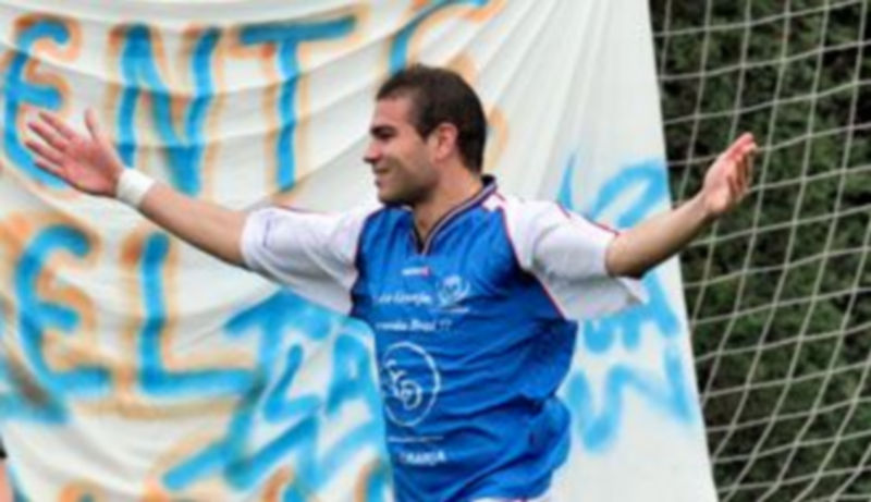 Óscar Herrero celebra su gol