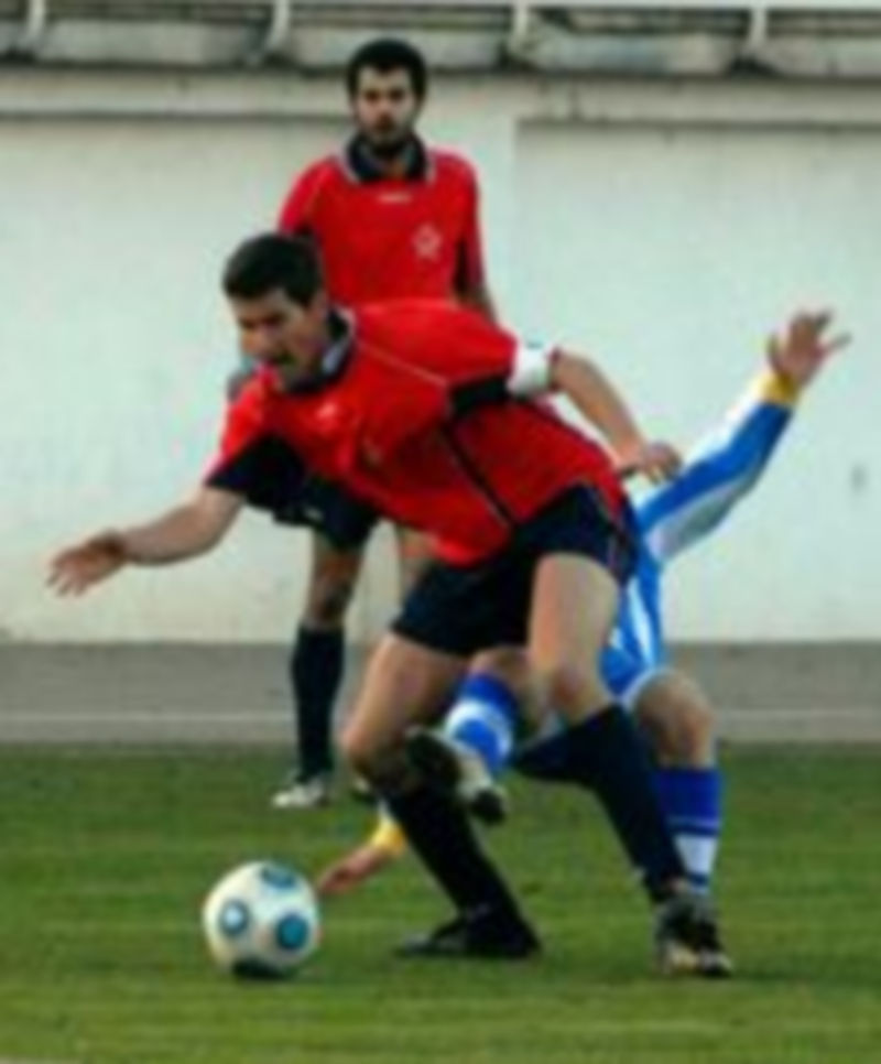 Chechi fue el autor del gol que le valió un punto a La Granja en El Montecillo. /Diario de Burgos