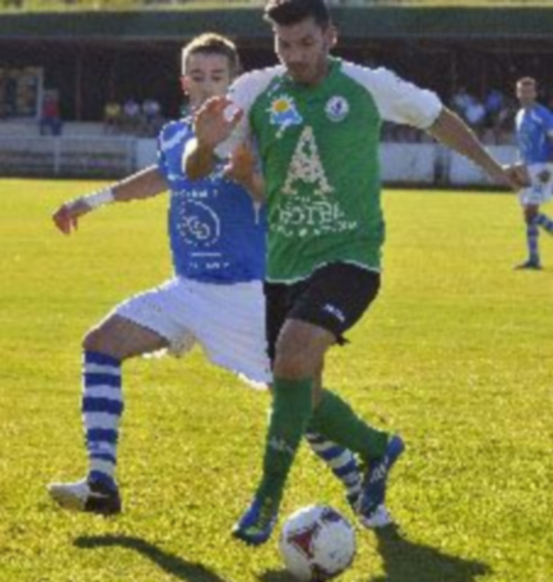 El central granjeño David González (izq.)