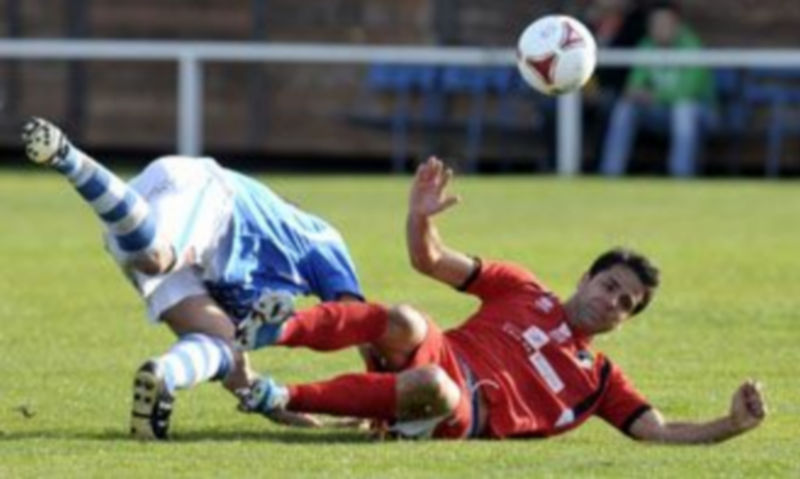 Imagen del encuentro de esta tarde entre La Granja y el Burgos. / J.M.