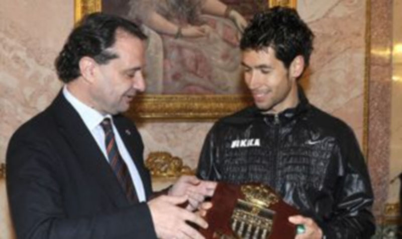 Javi Guerra recibió el escudo de la ciudad de Segovia 2 ./ JUAN MARTÍN