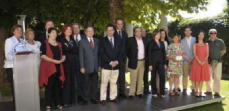 Organizadores y autoridades han presentado el programa hoy en el patio del Torreón de Lozoya./ JUAN MARTÍN