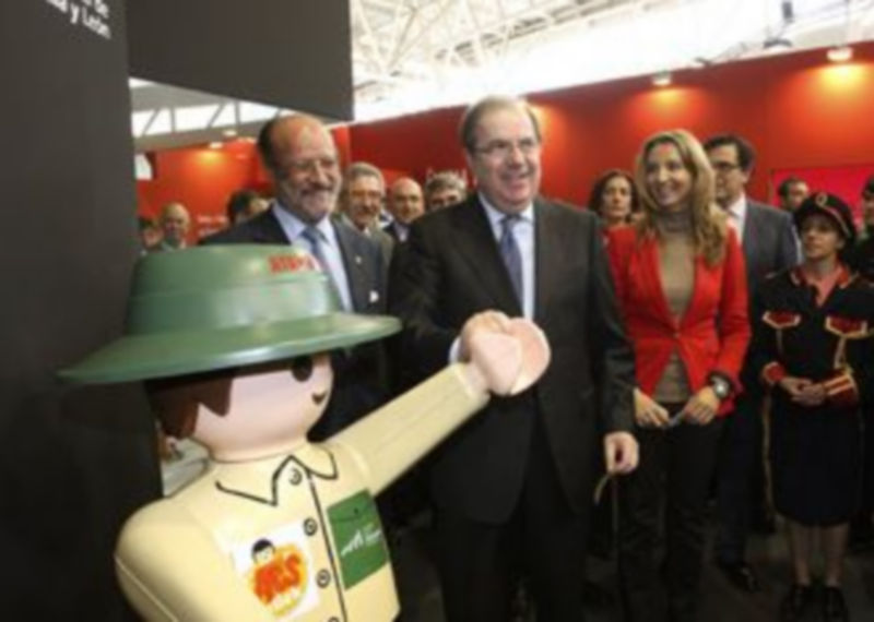El presidente de la Junta ha inaugurado la Feria junto a la cosejera de Cultura