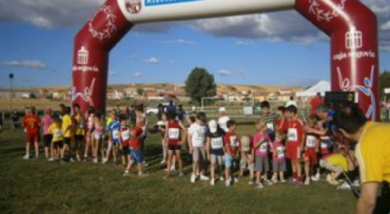 Línea de salida de una de las pruebas de menores de la Legua de Hontanares de Eresma. / El Adelantado