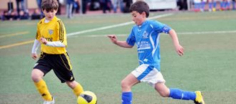 Jugada de uno de los encuentros de la anterior edición de la Real Sitio Cup celebrada en San Ildefonso. / Kamarero