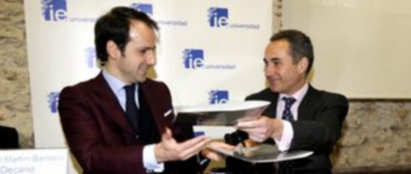 Samuel Martín-Barbero y Ángel Losada sellan el acuerdo./JUAN MARTÍN