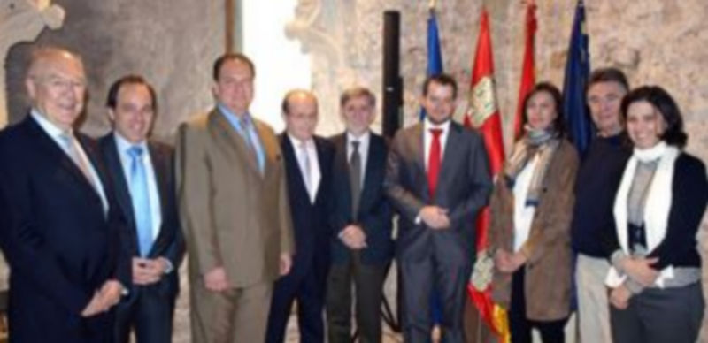 Foto de grupo con representates de IE University