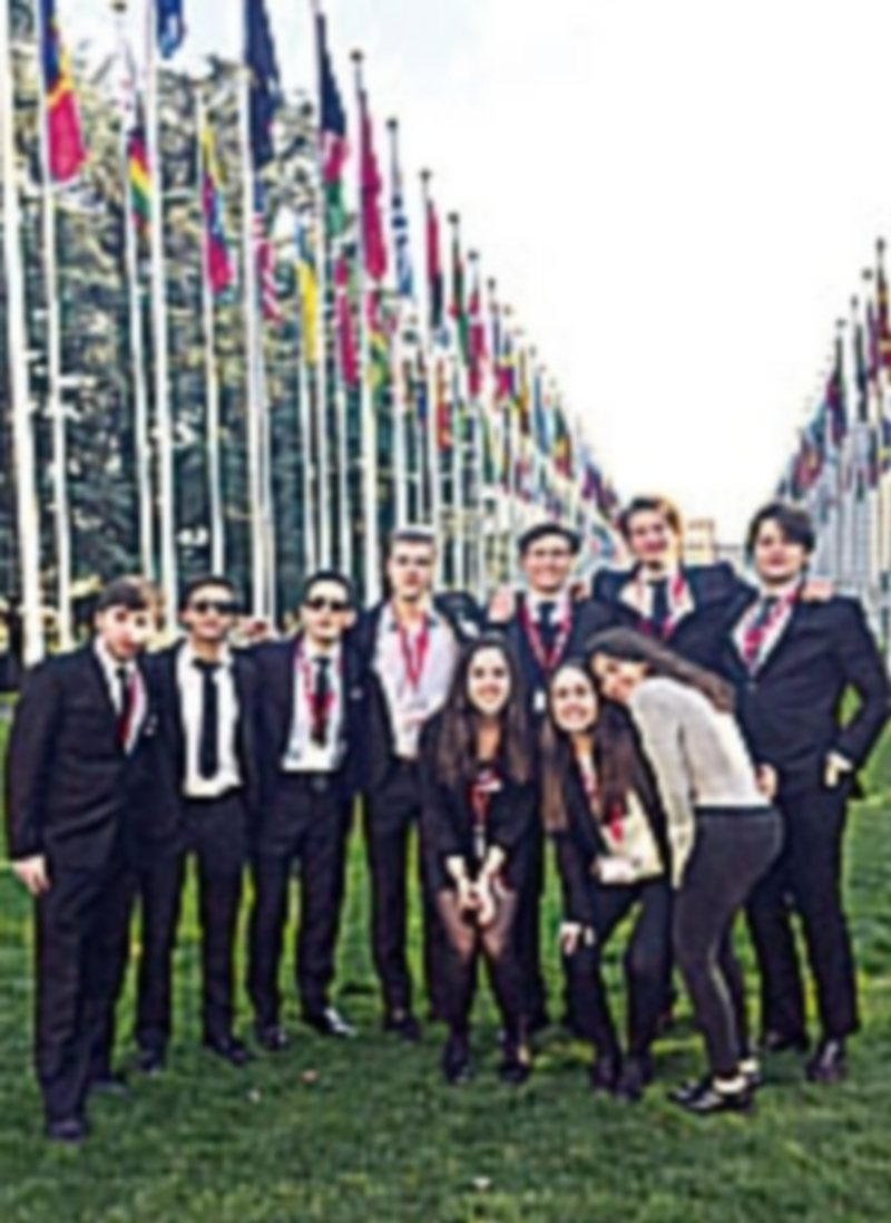 Parte de la delegación de alumnos de IE University que participó en el GIMUN de Ginebra. / Fotografía aportada por los alumnos