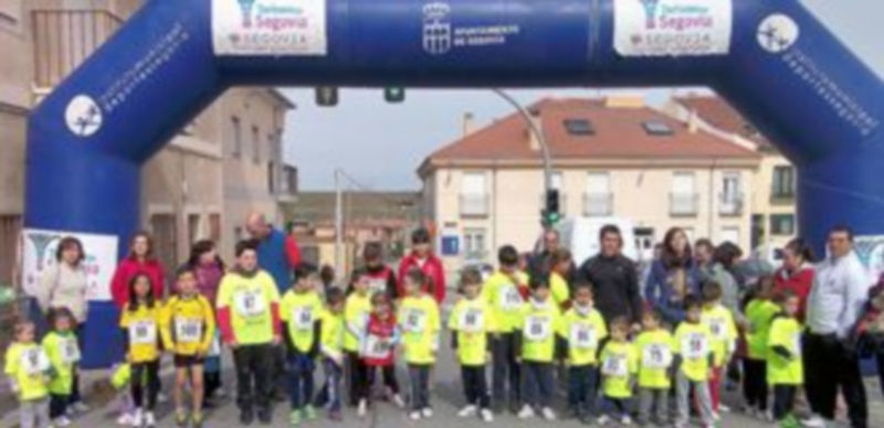 Salida de una prueba infantil de atletismo auspiciada por el Instituto Municipal de Deportes. / EL ADELANTADO