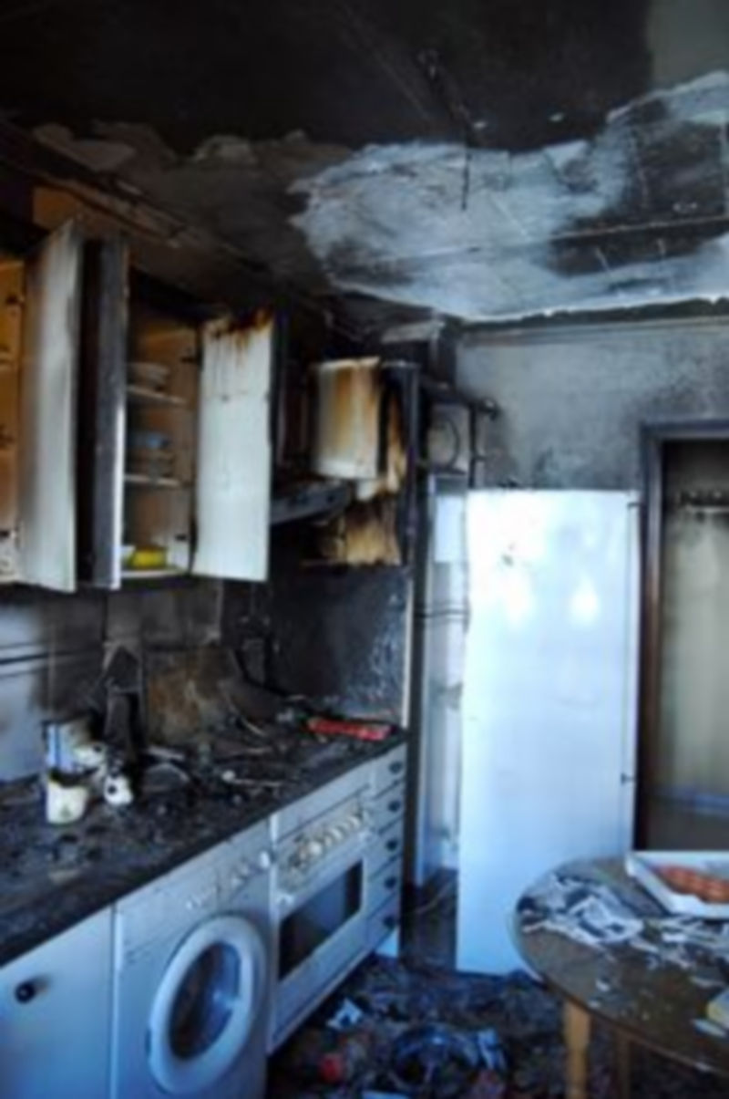 Estado en que ha quedado la vivienda./ ALBERTO BENAVENTE