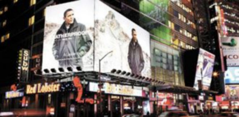 El tirón de Obama sigue siendo tal que incluso una marca de abrigos ha usado su imagen para publicitarse. La Casa Blanca ya ha solicitado la retirada del anuncio. / Efe