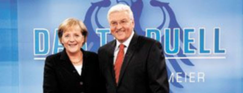 La cordialidad que mostraban Merkel y el ex ministro de Exteriores alemán Frank-Walter Steinmeier durante un programa televisivo se ha convertido en rivalidad política. / Efe