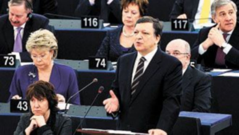 Durao Barroso se dirige a los miembros del Parlamento Europeo. / C.M. (Efe)