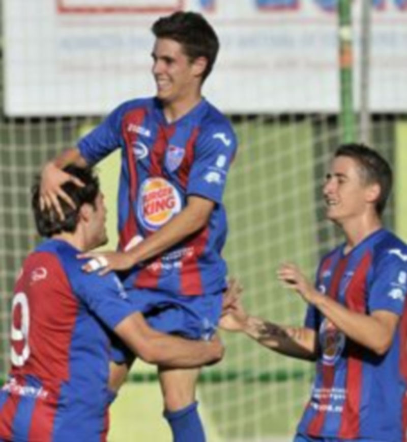 El futbolista gimnástico Javi –en la imagen