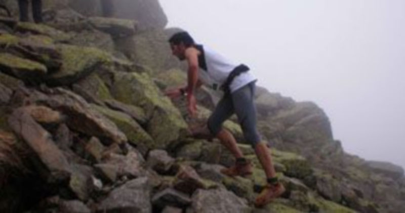 Un participante en la última edición del Kilómetro Vertical Peñalara. / E.A.