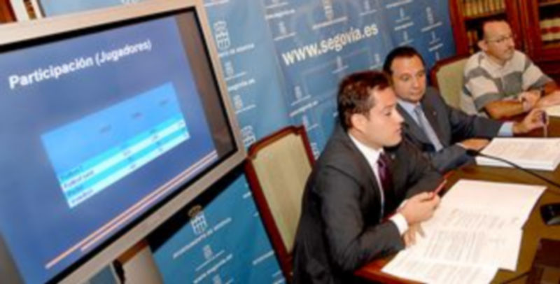 Instante de la presentación de esta mañana. / A. BENAVENTE