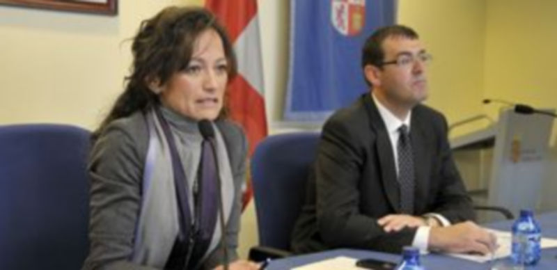 Un momento de la reunión de la directora general con varios colectivos. / A. BENAVENTE