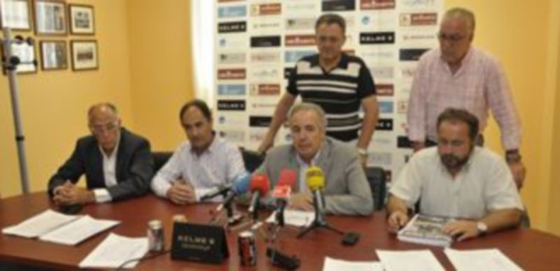 La Directiva del Caja Segovia durante su comparecencia ante los medios. / Juan Martín