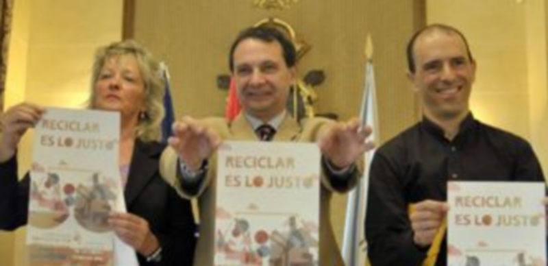El alcalde y la concejala de Medio Ambiente presentaron la campaña. / JUAN MARTÍN