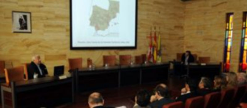 Las sesiones de trabajo tuvieron lugar en el salón de actos del ayuntamiento./JUAN MARTÍN