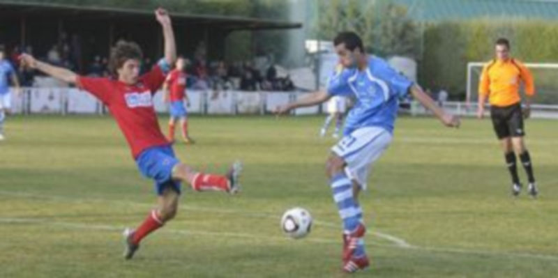 Los goles de jugadores como Saúl (derecha) han ayudado a que La Granja esté en la zona tranquila de la tabla. / A. Benavente.