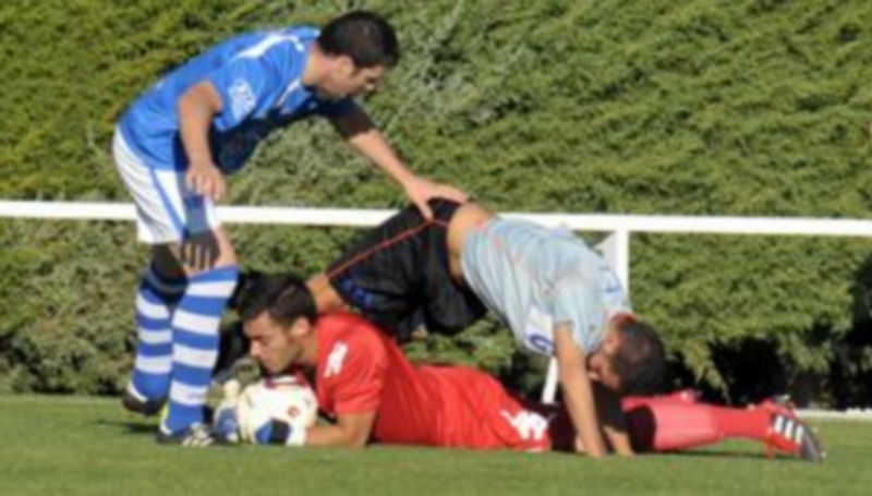 Jugada del encuentro de esta tarde entre La Granja y el Villaralbo. / JUAN MARTÍN
