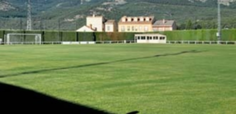 El campo de fútbol de El Hospital acoge habitualmente los partidos del Club Deportivo La Granja. / Kamarero