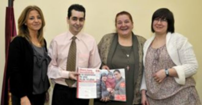 Organizadores del rastrillo benéfico./A. BENAVENTE