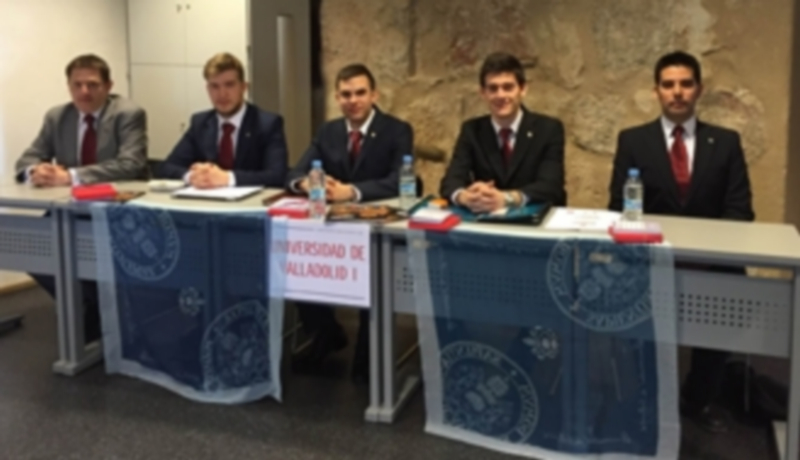 Estudiantes del Campus María Zambrano presentados al Torneo Regional de Debate junto a su tutor